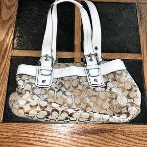 Clean coach purse. Only used a couple times